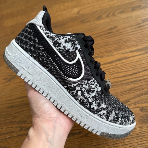 The Nike Air Force 1 Crater Flyknit Low Top Sneakers Black White Melange men’s 9 - Picture 2 of 14